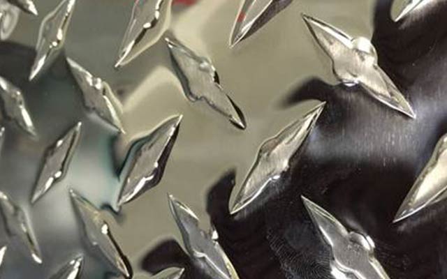 花紋鋁板材規(guī)格有哪些？常見(jiàn)種類有什么？