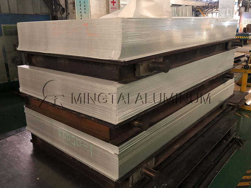 食品模具用鋁板對(duì)于中厚鋁板衛(wèi)生標(biāo)準(zhǔn)有啥要求？