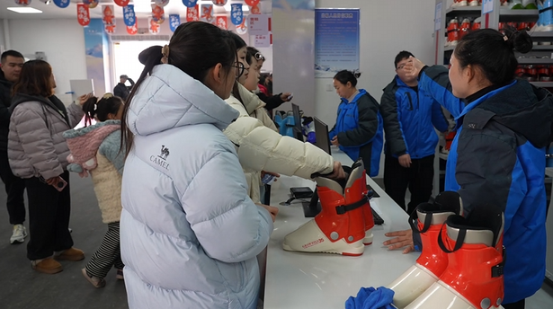 冰雪“熱引擎”驅動消費升級 盱眙滑雪經濟迎“黃金季”1.png